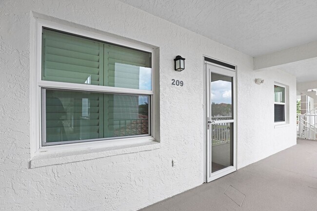 Building Photo - 6505 Stone River Rd