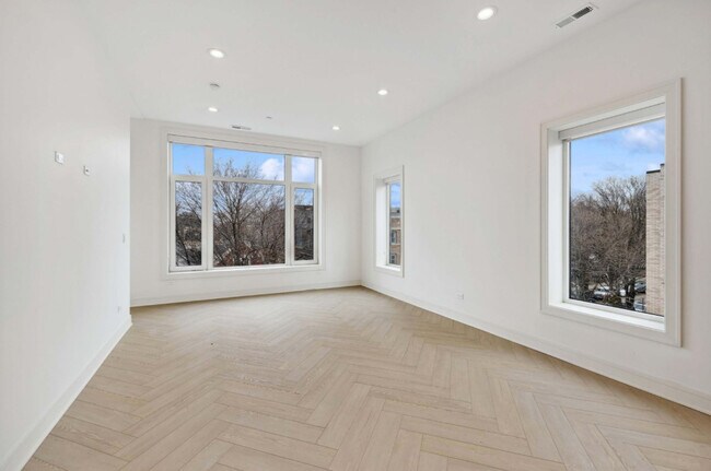 Building Photo - 3409 N Bosworth Ave