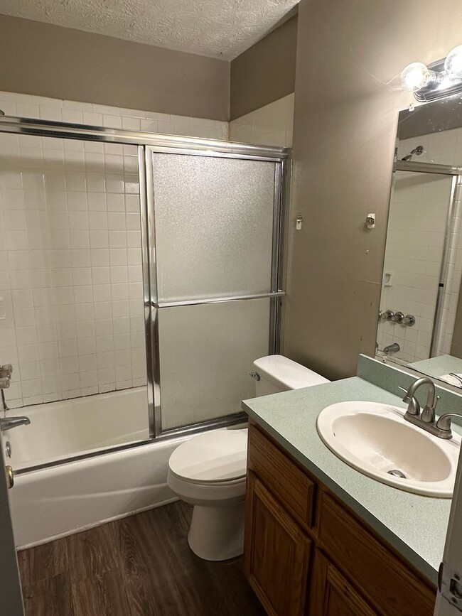 Primary Photo - Three bedroom home in 30506!