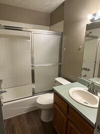 Building Photo - Three bedroom home in 30506!