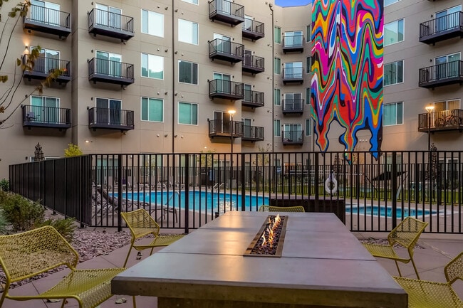 Building Photo - Stella On The Park