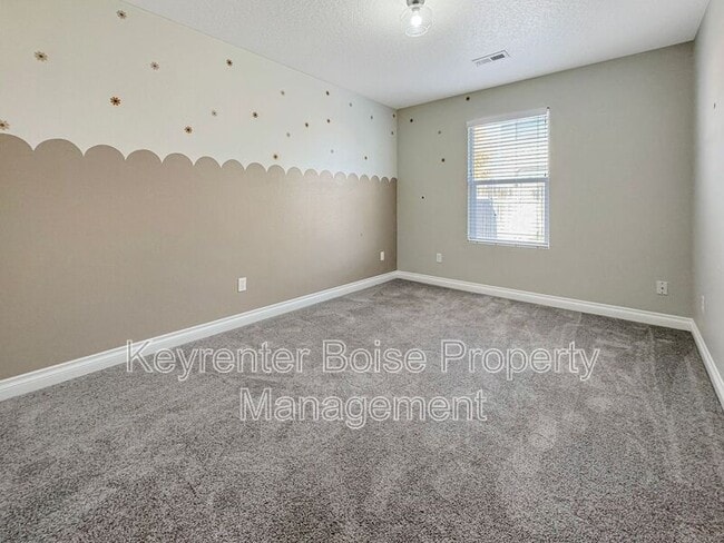 Building Photo - 770 S Ahsahka Way