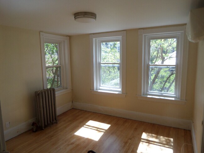 Building Photo - 8 Craigie Cir