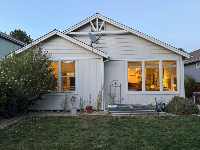 Building Photo - 4774 Cedarhill Ln