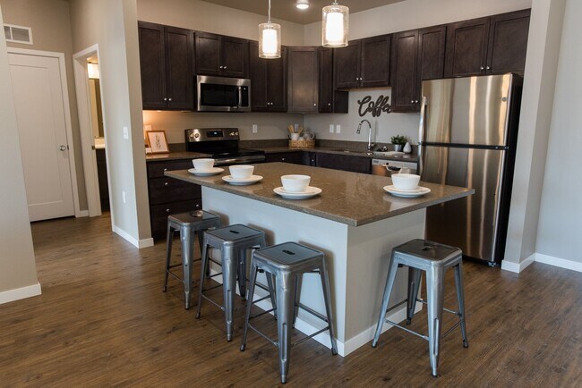 Building Photo - Spacious 2 Bedroom/2Bath, on first floor with Balcony, unit 104, available 9/1/2026