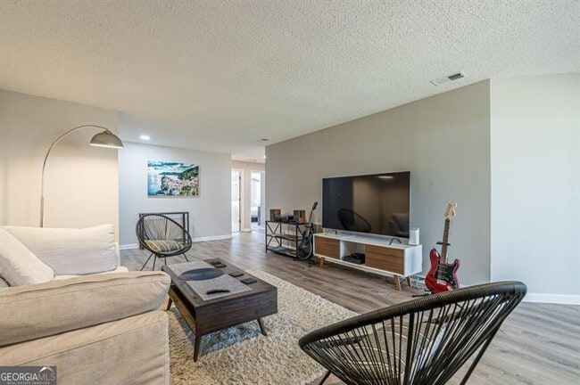 Building Photo - 6034 Coventry Cir