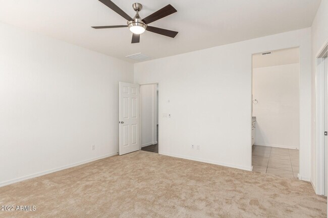 Building Photo - 8759 S 168th Dr