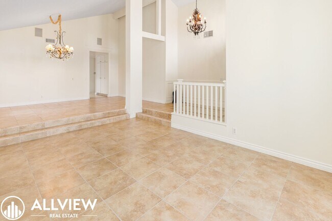 Building Photo - Elegant 3 Bed 2 Bath Home Available in the Heart of Woodbridge!