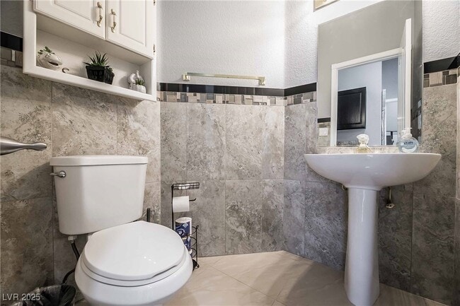 Building Photo - 1400 Castle Crest Dr