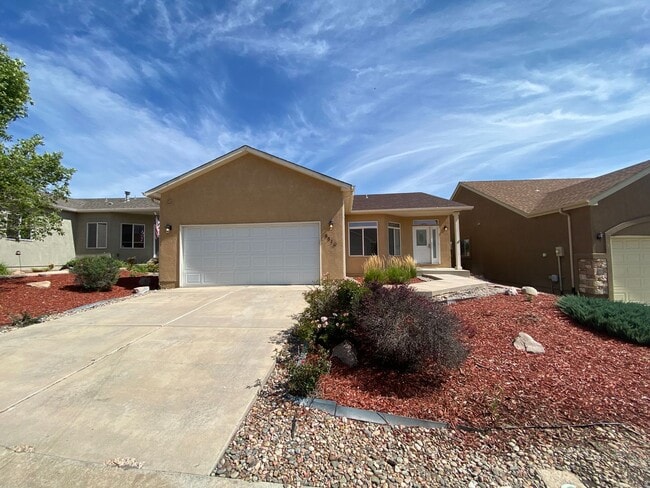 Building Photo - 5 Bedroom/ 3 Bath Home