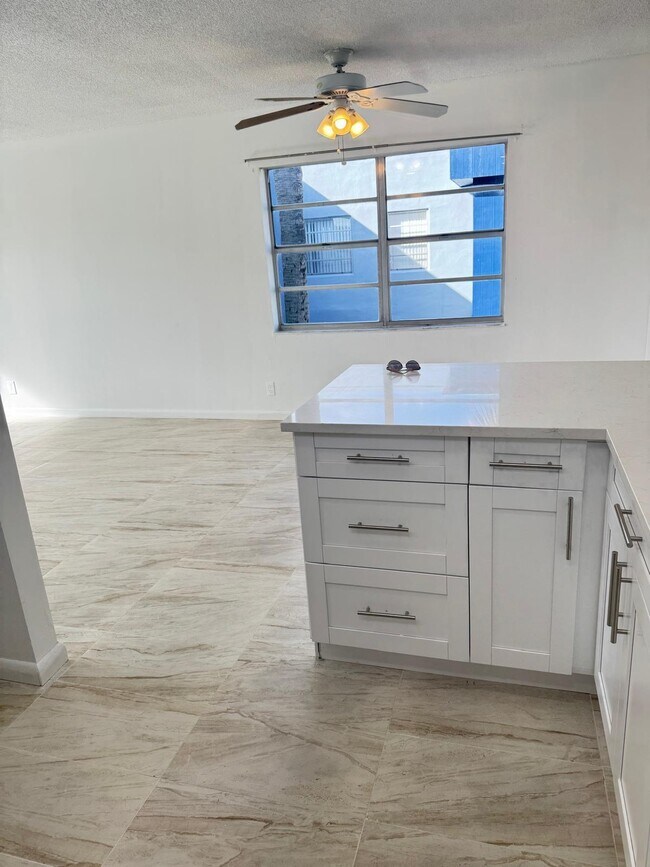 Building Photo - 266 Burgundy Ave