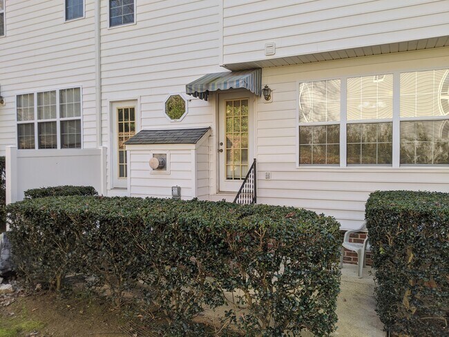 Building Photo - 130 Grande Meadow Way