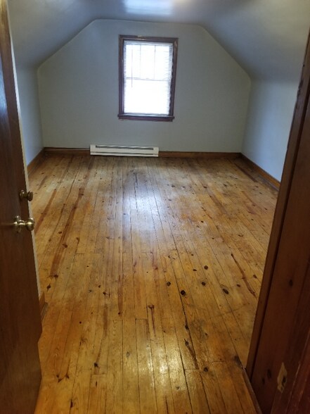 Building Photo - 342 Poplar St