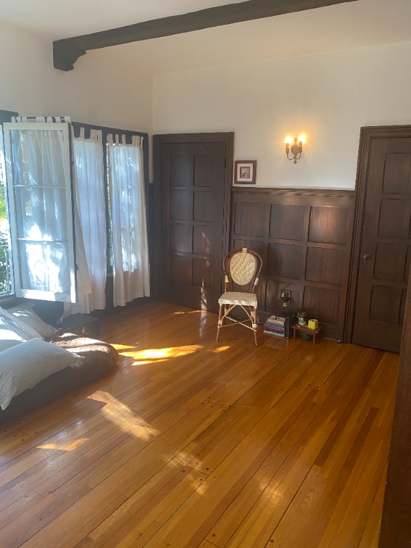 Building Photo - 414 N Sycamore Ave