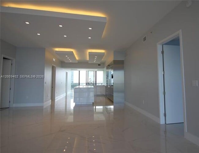 Building Photo - 5000 Island Estates Dr