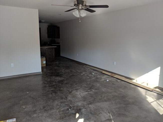 Building Photo - 38 W Center