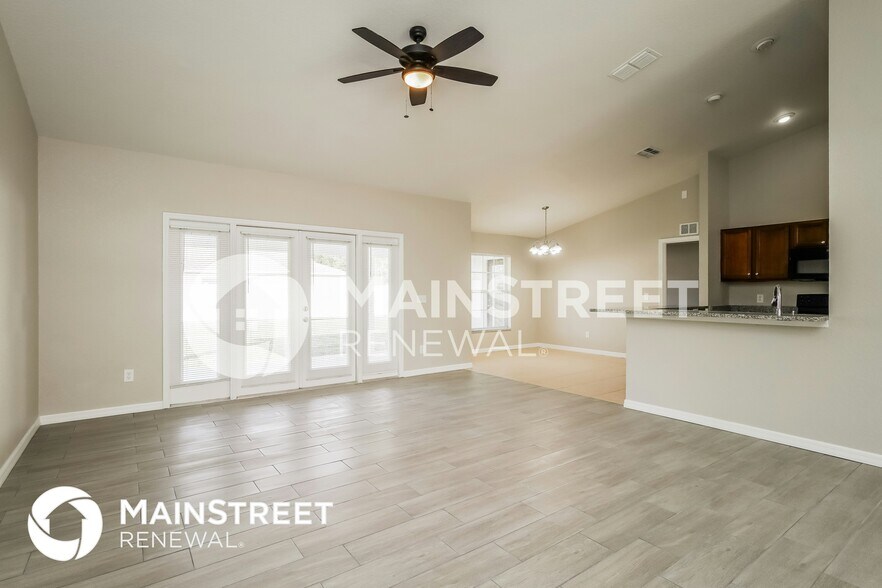 Building Photo - 301 Majestic Gardens Dr