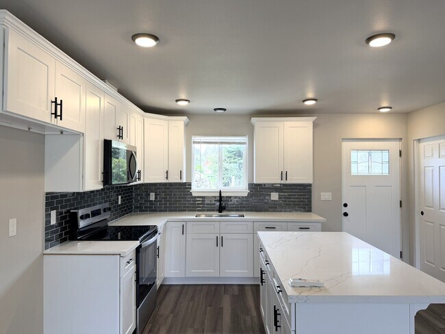 Building Photo - 4937 Sleater Kinney Rd NE