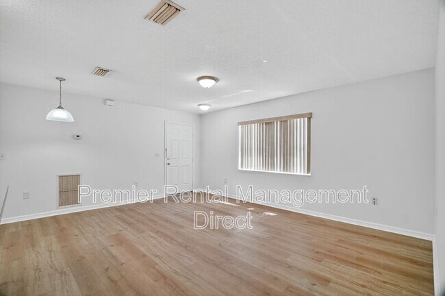 Building Photo - 525 Paulling Dr