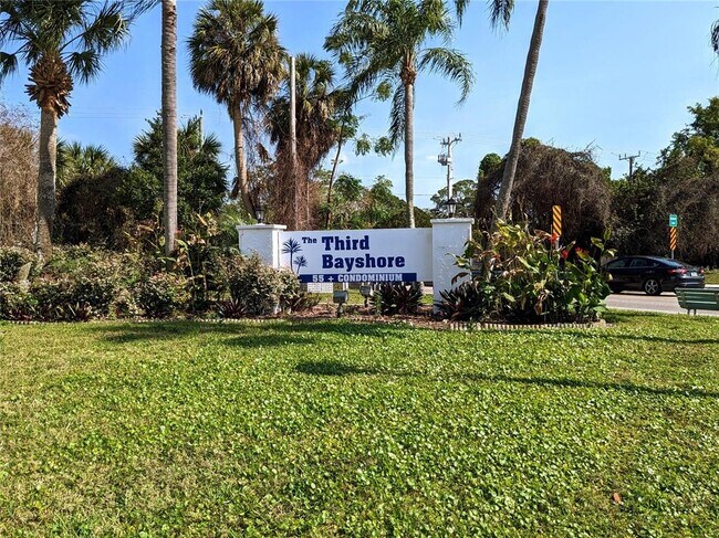 Building Photo - 2047 Canal Dr