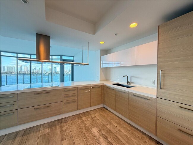 Building Photo - 17111 Biscayne Blvd