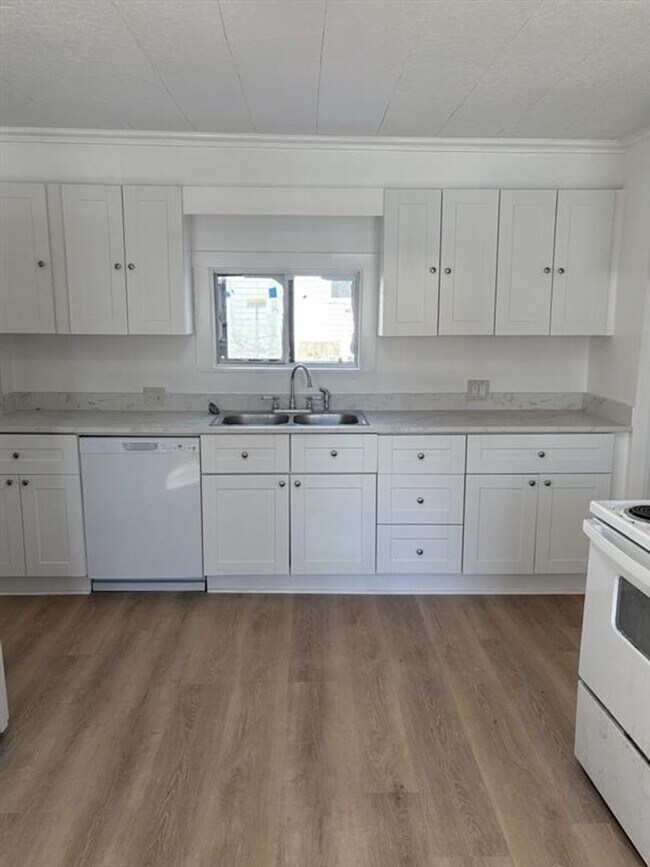 Building Photo - 27 Pierce St