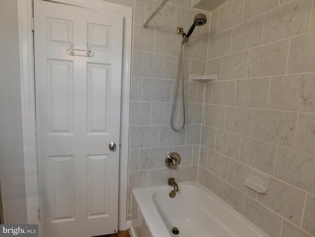 Building Photo - 1734 W Abingdon Dr