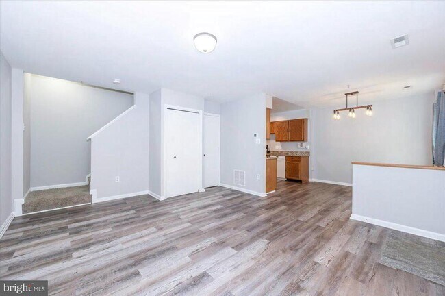 Building Photo - 161 Heathfield Dr
