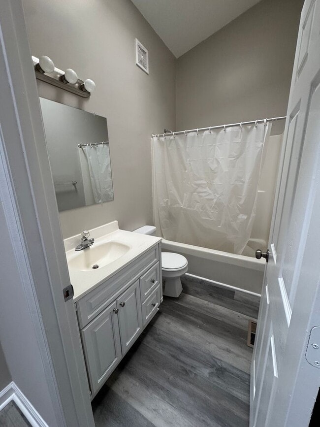 Building Photo - 2 Bedroom Townhouse in Sparger Springs Community off Hillsborough Road, Durham NC