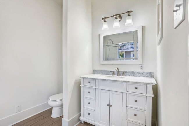 Building Photo - 900 S Division St