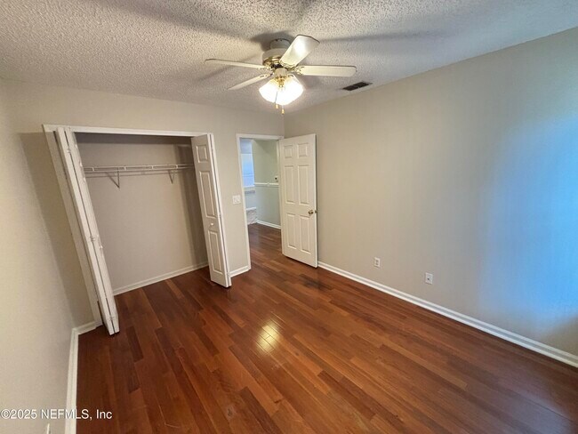 Building Photo - 8984 Bridgecreek Dr W