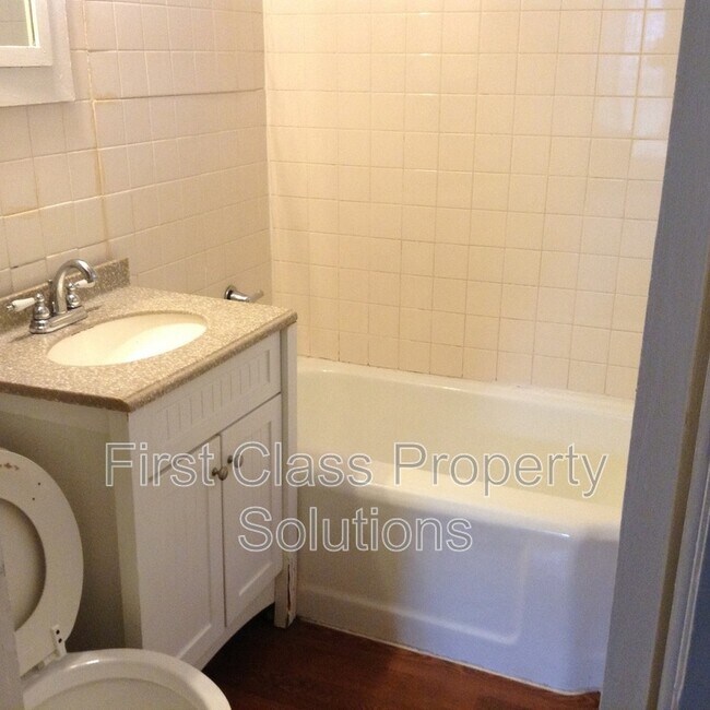 Building Photo - 121 NW 29th St