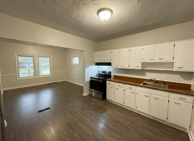 Building Photo - 9604 Park Heights Ave