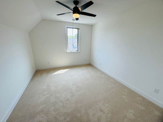 Building Photo - FOR LEASE - NEW BUILD TOWNHOME LOCATED IN ...