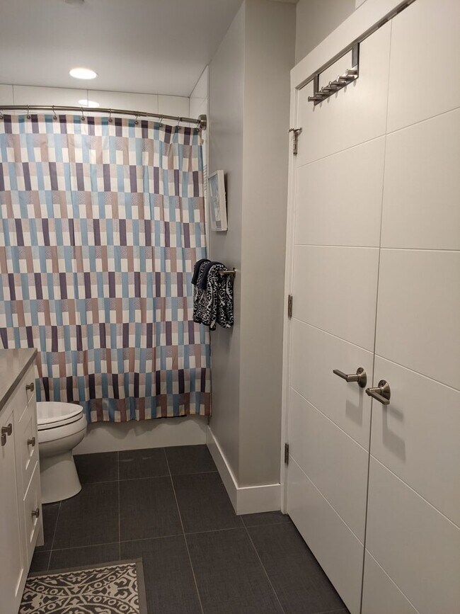 Building Photo - Short-term or long-term, upscale fully fur...