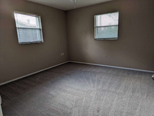 Building Photo - 3 Bedroom Home in Quiet Rockledge Suburb