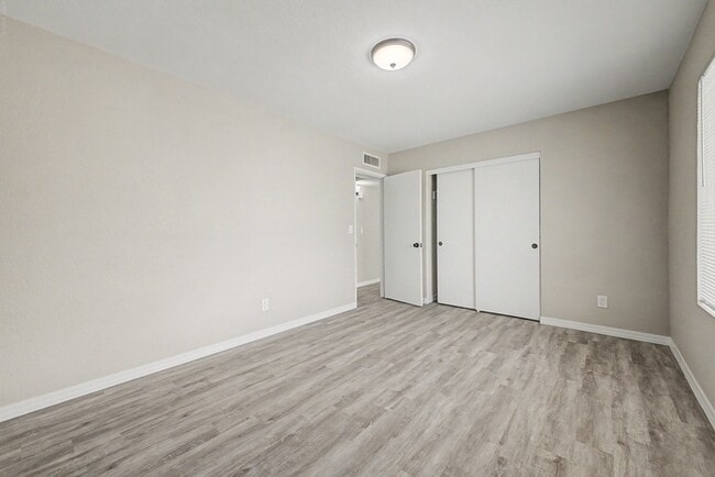 Building Photo - Single Family