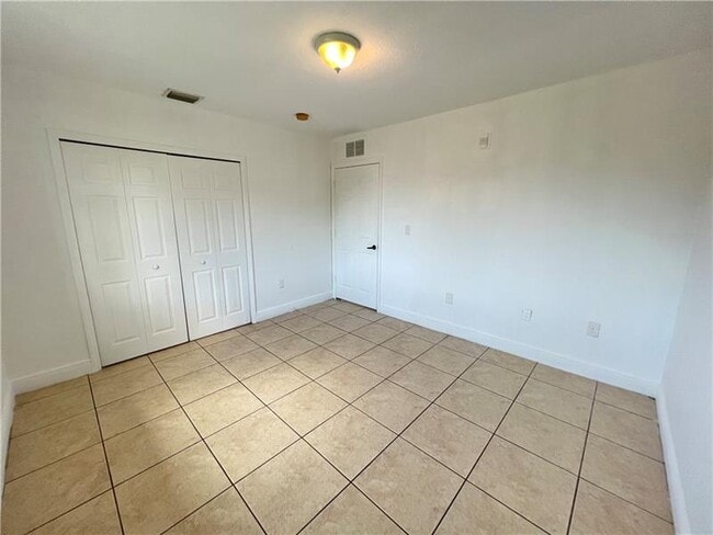 Building Photo - 2185 NW 16th Terrace