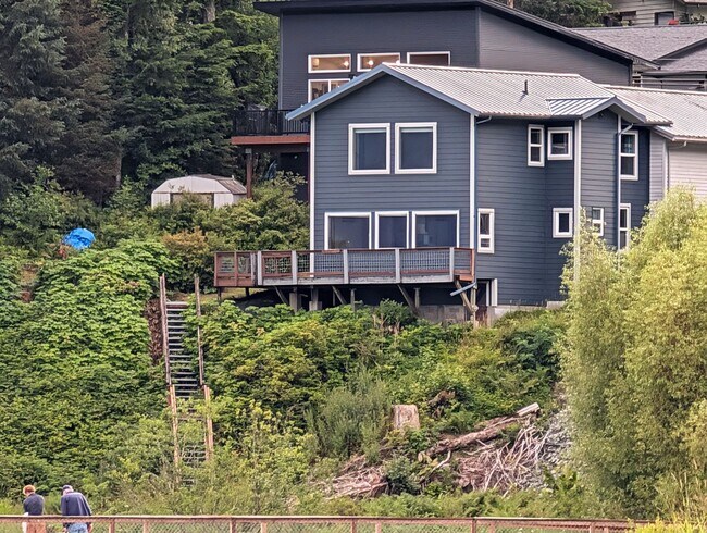 Building Photo - 3Bd/2Ba+Den Auke Bay Home, Unfurnished, Lo...