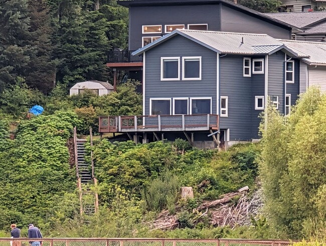 Primary Photo - Unfurnished Auke Bay Home, 3BD+Den, 2BA, H...