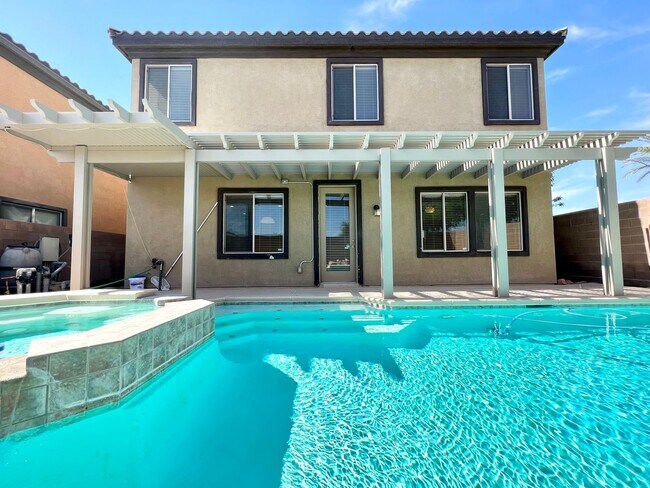Building Photo - STUNNING 3BD/2.5BA HOME W/ TESLA SOLAR, POOL, SPA, & LOFT!!