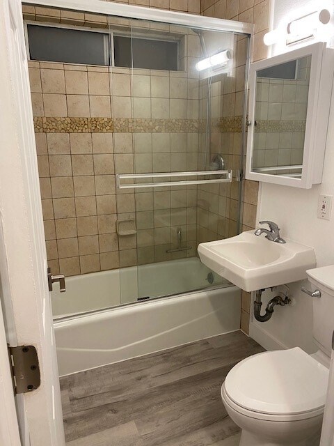 Hallway Bath - 1764 Frobisher Way