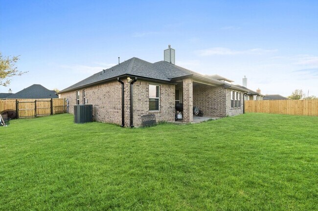 Building Photo - 9707 Highland Pointe Dr