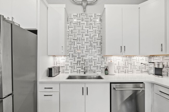 Building Photo - 119 Acklen Park Dr