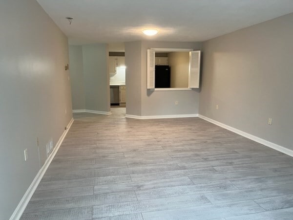 Building Photo - 8 Ledgewood Way