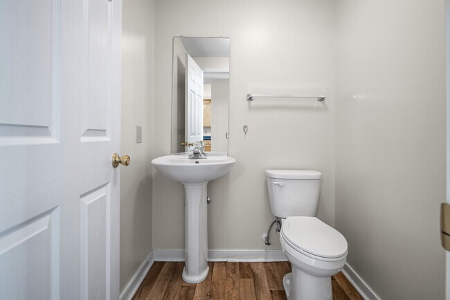 Building Photo - 301 Beacon Ridge Dr