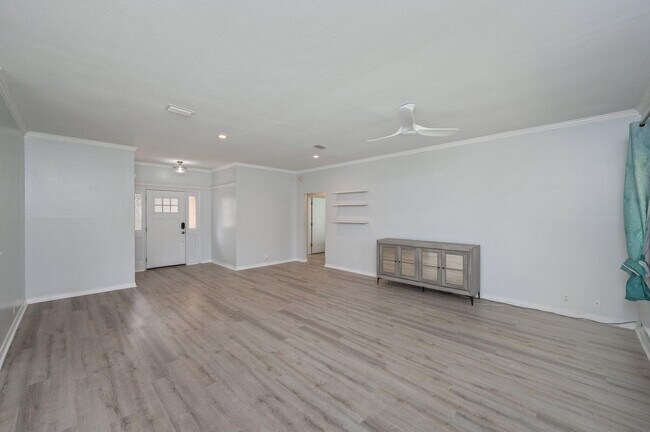 Building Photo - 1729 Wren Way