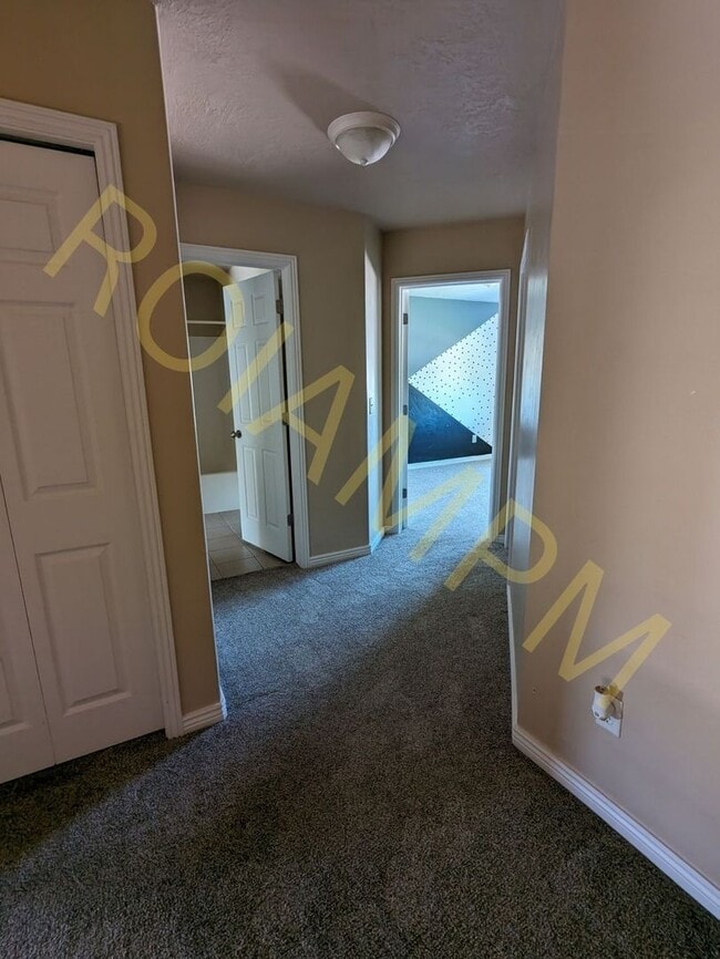 Building Photo - 3-Bedroom Townhome Near ISU with Attached Garage