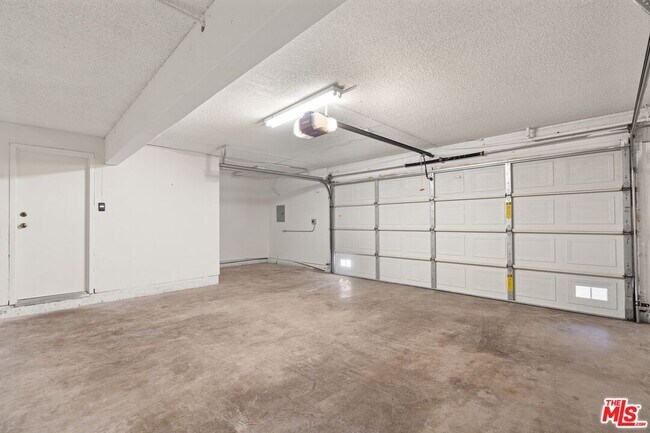 Building Photo - 1722 Palisades Dr