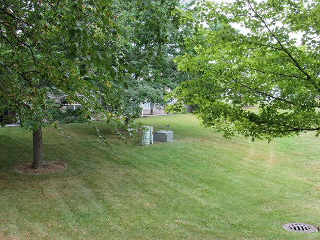 Building Photo - 1202 N Red Oak Cir